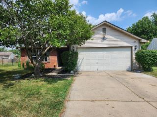 Foreclosed Home - 239 CREEKSTONE CT, 46184
