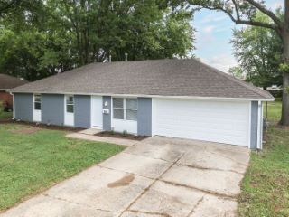 Foreclosed Home - 921 SWEETBRIAR AVE, 46184