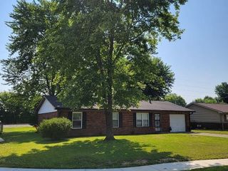 Foreclosed Home - 229 GREENSPRINGS CT, 46184