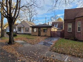 Foreclosed Home - 1535 SHANNON AVE, 46201