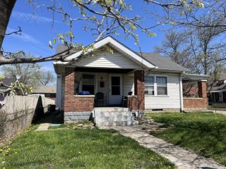 Foreclosed Home - 4528 E 10TH ST, 46201