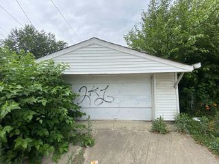 Foreclosed Home - 2815 MEREDITH AVE, 46201