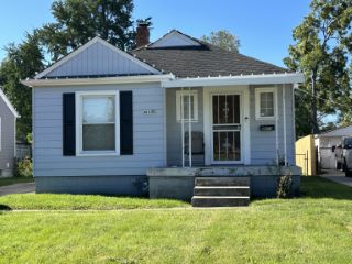 Foreclosed Home - 4613 E 16TH ST, 46201