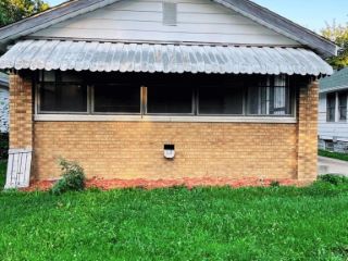 Foreclosed Home - 951 N BRADLEY AVE, 46201