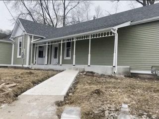 Foreclosed Home - 621 W 10TH ST, 46202