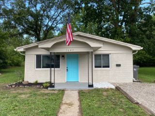 Foreclosed Home - 1643 E SOUTHERN AVE, 46203