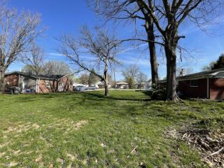 Foreclosed Home - 1641 E SOUTHERN AVE, 46203