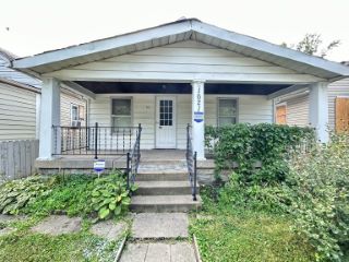 Foreclosed Home - 1621 COTTAGE AVE, 46203