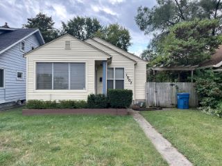 Foreclosed Home - 1507 E 52ND ST, 46205