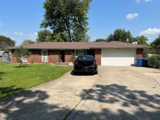 Foreclosed Home - 714 W EDGEWOOD AVE, 46217