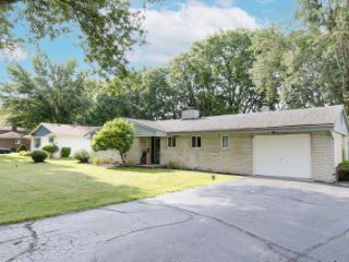 Foreclosed Home - 1831 FRIENDSHIP DR, 46217