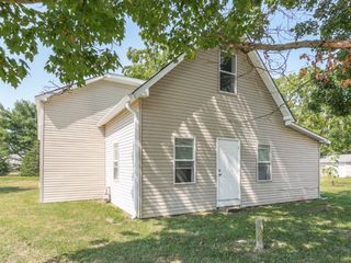 Foreclosed Home - 8432 BLUFF RD, 46217