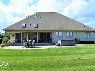 Foreclosed Home - 7437 DONEGAL LN, 46217