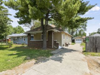 Foreclosed Home - 1025 N EMERSON AVE, 46219