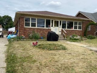 Foreclosed Home - 5248 E 10TH ST, 46219