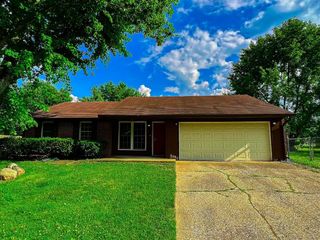 Foreclosed Home - 6227 EPPERSON DR, 46221