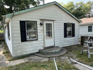 Foreclosed Home - 3312 S MCCLURE ST, 46221