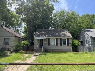 Foreclosed Home - 1126 N ROCHESTER AVE, 46222