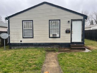 Foreclosed Home - 1625 N SOMERSET AVE, 46222