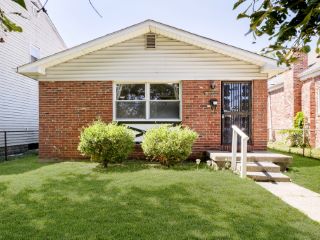 Foreclosed Home - 966 N BELMONT AVE, 46222
