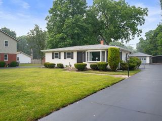 Foreclosed Home - 1426 E EDGEWOOD AVE, 46227