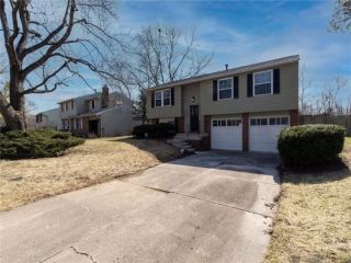 Foreclosed Home - 11013 WHISTLER DR, 46229