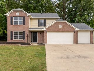 Foreclosed Home - 1905 RED LEAF CT, 46229
