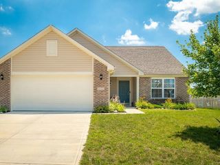 Foreclosed Home - 11723 FAWN CREST DR, 46235