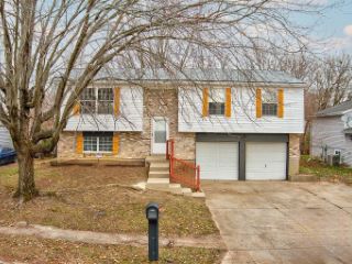 Foreclosed Home - 9426 ENGLISH OAK DR, 46235