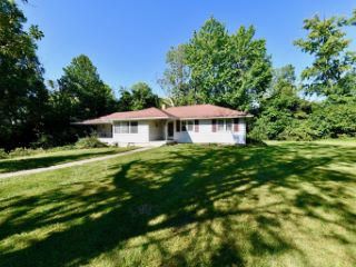 Foreclosed Home - 6010 MIDDLE DR, 46235