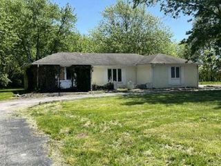 Foreclosed Home - 4305 FIVE POINTS RD, 46239