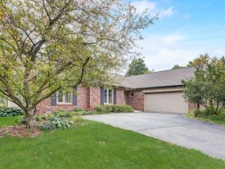 Foreclosed Home - 8039 SPRINGWATER DR W, 46256