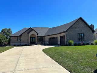 Foreclosed Home - 7933 STONEBRIAR WAY, 46259