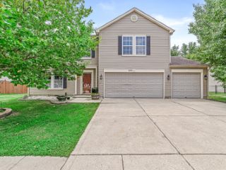 Foreclosed Home - 10907 FIREFLY CT, 46259