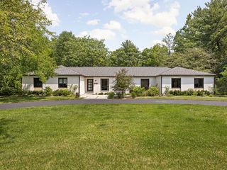 Foreclosed Home - 620 BRAESIDE NORTH DR, 46260