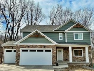 Foreclosed Home - 2021 SPRUCE LN, 46304