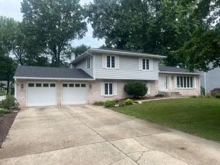 Foreclosed Home - 802 SHANNON DR, 46304