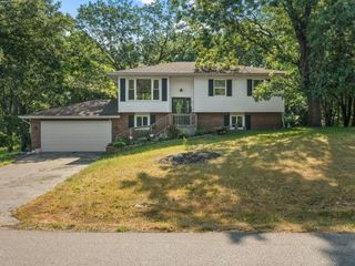 Foreclosed Home - 10983 POTOMAC DR, 46310