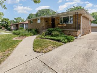 Foreclosed Home - 8155 WOODLAWN AVE, 46321