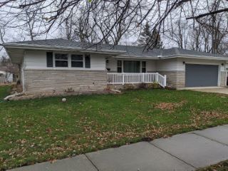 Foreclosed Home - 1327 STATE ST, 46342