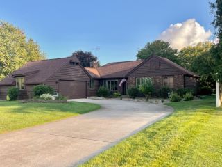 Foreclosed Home - 2566 W BUTTERNUT DR, 46350