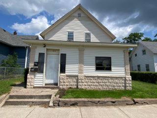 Foreclosed Home - 1610 KENTUCKY ST, 46360