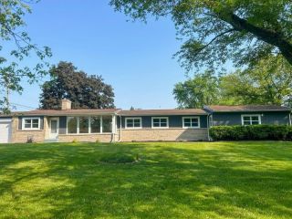 Foreclosed Home - 2142 SCHILLING DR, 46375