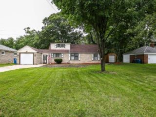Foreclosed Home - 1115 LAKEVIEW DR, 46375
