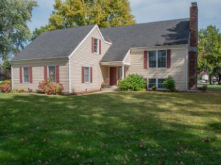 Foreclosed Home - 1355 THORNAPPLE CT, 46385