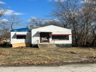 Foreclosed Home - 4047 LINCOLN ST, 46408