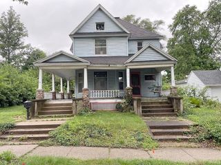 Foreclosed Home - 411 N CENTER ST, 46506