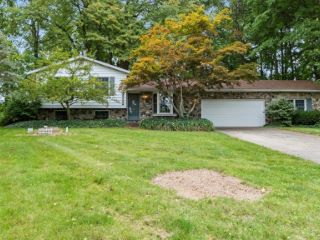 Foreclosed Home - 18451 SHEFFIELD LN, 46507
