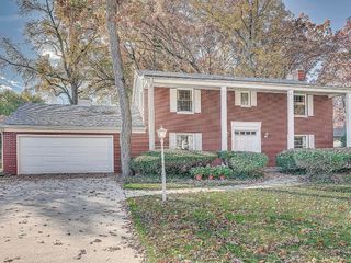 Foreclosed Home - 1609 GREENBRIER DR, 46514
