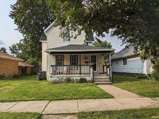 Foreclosed Home - 512 MAPLE ROW, 46514